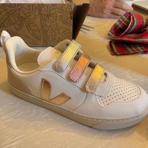 Kids Vejas size EU 35/US 4